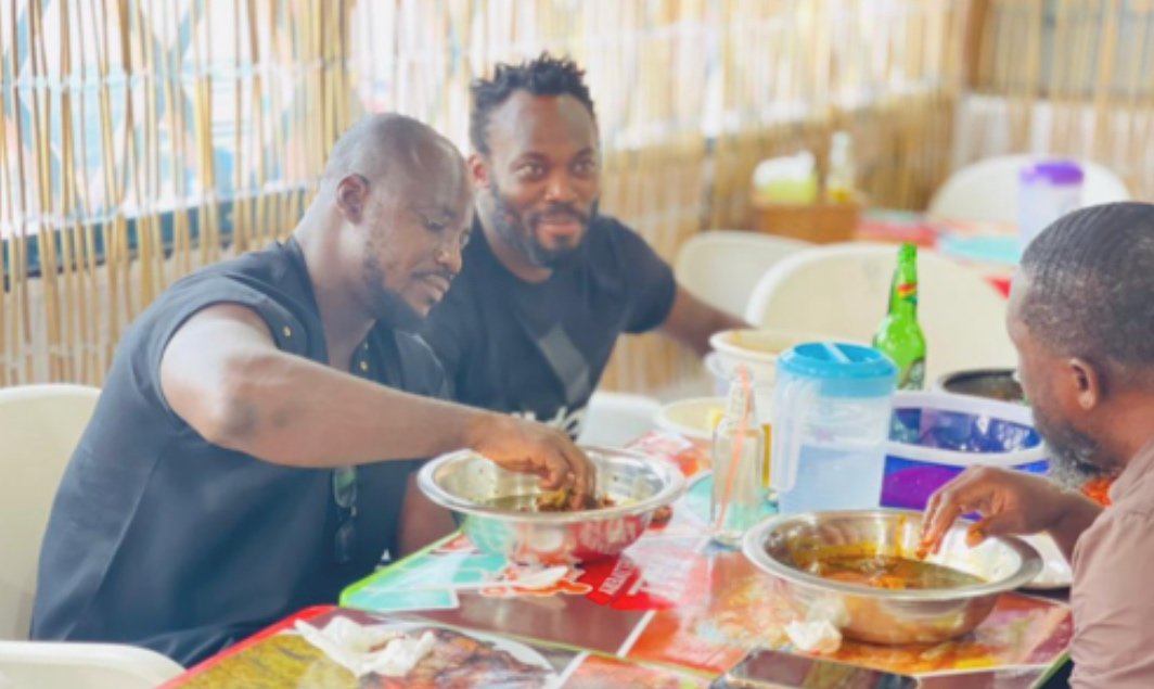 Essien spotted eating fufu on his return to Ghana for the 1st time ...